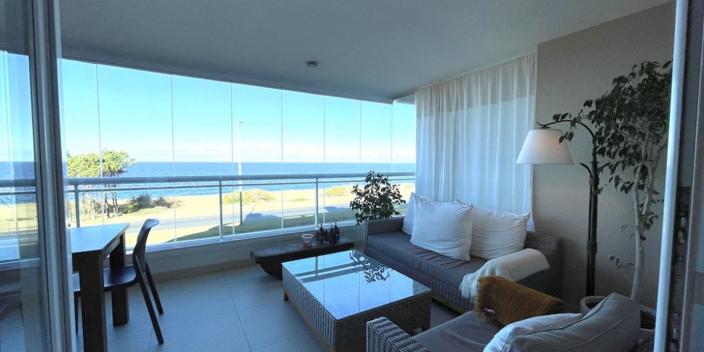 Vista del lujoso Departamento en Playa Mansa Invierta en Punta del Este con Punta del Este Investments®
