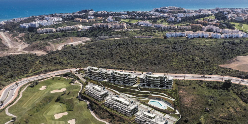 Vista aerea de estos lujosos departamentos en Mijas- Vende Costa del Sol Espana Inversiones Inmobiliarias