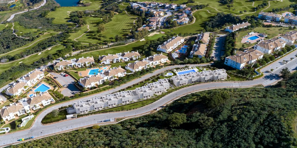 Viva con Estilo en Mijas . Moderno resort en primera línea del campo de golf - Costa del Sol Inversiones Inmobiliarias