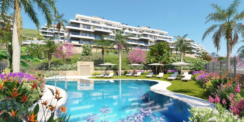 Amplia piscina en estos Excepcionales Apartamentos y Aticos en la Cala de Mijas - Vende Costa del Sol Inversiones Inmobiliarias