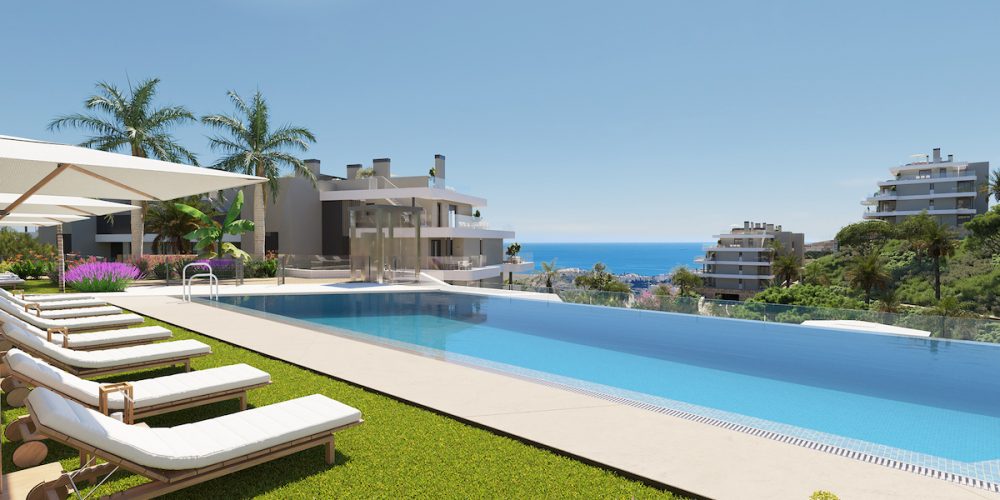 Piscina con vistas al Mediterraneo en estos Excepcionales Apartamentos y Aticos en la Cala de Mijas - Vende Costa del Sol Inversiones Inmobiliarias