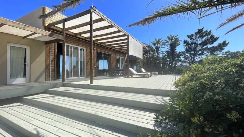 Casa edificada sobre la Arena de la Playa en Punta del Este TERRAZA