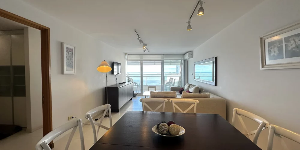 1 departamento-playa-mansa-comedor-living-vista-mar
