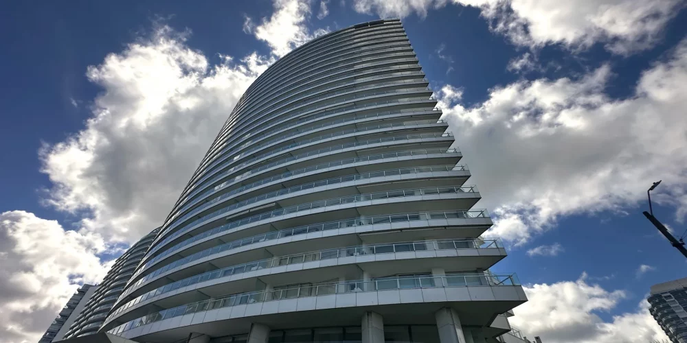 16.edificio-frente-mar-playa-mansa