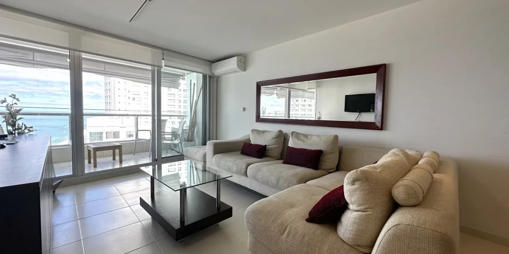 4. departamento-playa-mansa-living-terraza-vista-mar