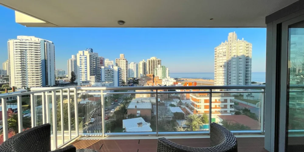 03-apartamento-playa-brava-terraza-vista-mar