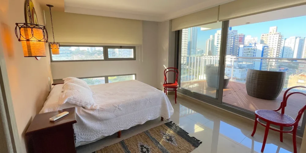 05-apartamento-playa-brava-dormitorio-principal-terraza