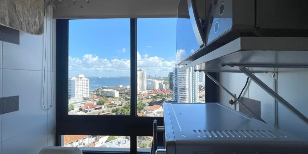 08-apartamento-punta-del-este-vista-desde-cocina 08-apartamento-punta-del-este-vista-desde-cocina