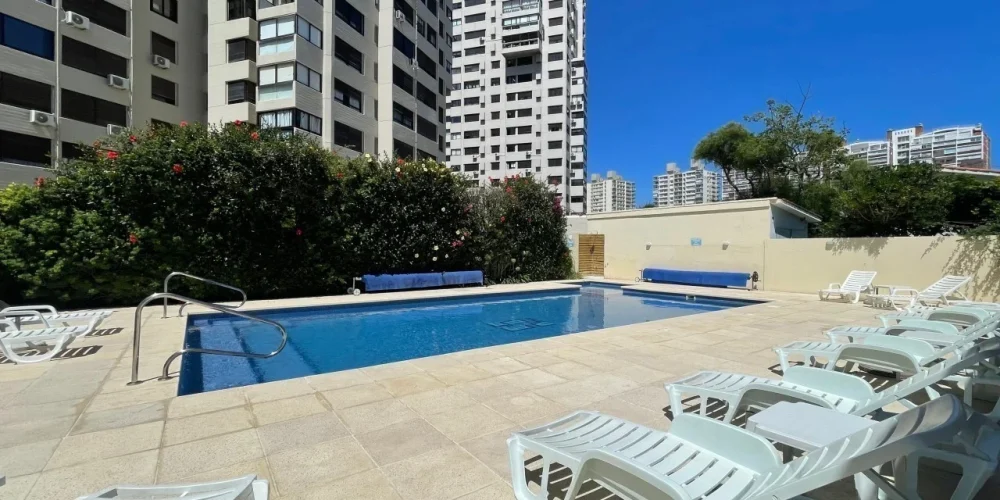 11-apartamento-punta-del-este-piscina-exterior 11-apartamento-punta-del-este-piscina-exterior