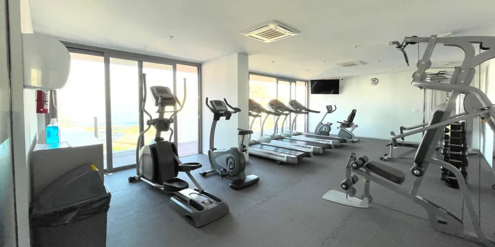 14-apartamento-playa-brava-gimnasio