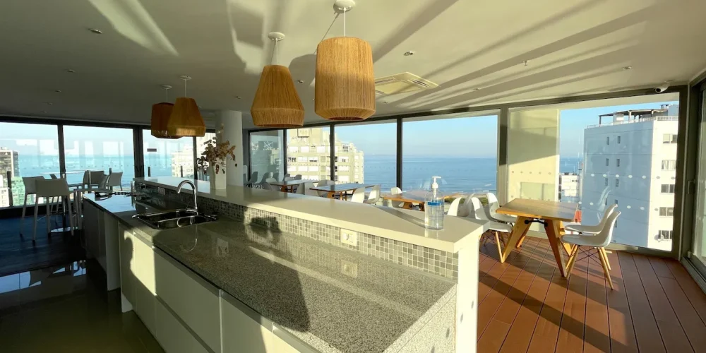 15-apartamento-playa-brava-amenities-vista-mar